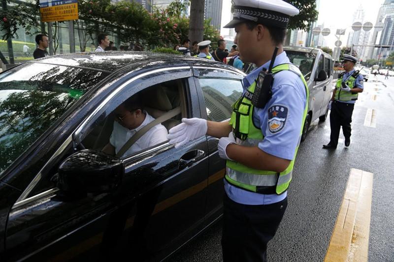 白线黄线蓝线分别代表什么线_白线黄线代表什么意思_黄白线