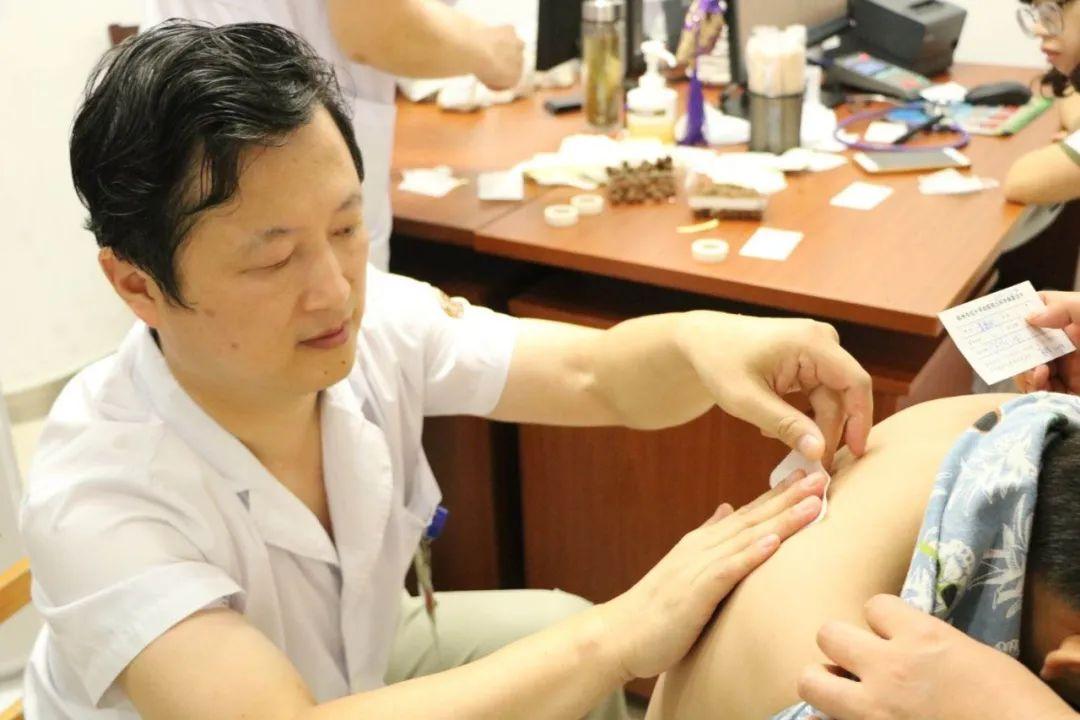 耸的组词_耸怎么读_耸