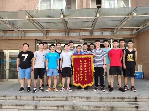 敬业乐群_敬业乐群是哪个学校的校训_敬业乐群的读音