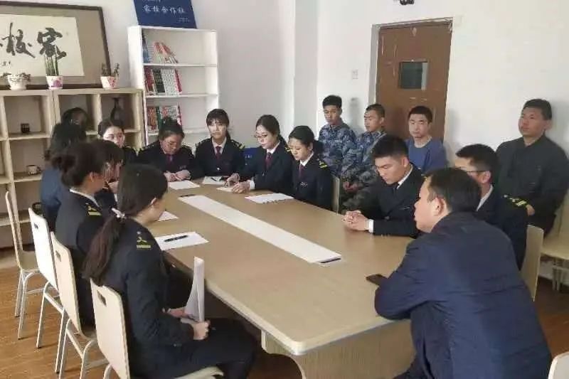 敬业乐群_敬业乐群的读音_敬业乐群是哪个学校的校训