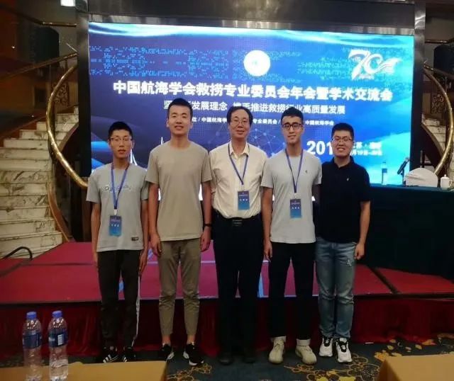 敬业乐群_敬业乐群的读音_敬业乐群是哪个学校的校训
