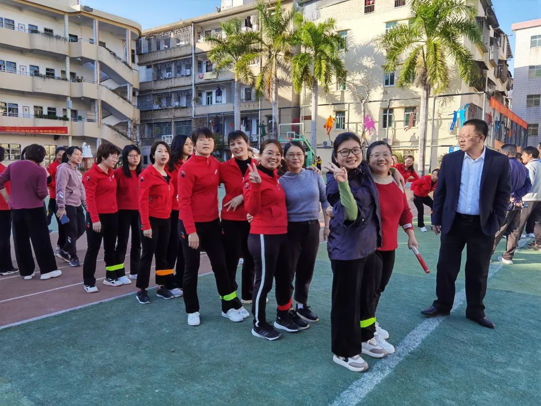 敬业乐群_敬业乐群的读音_敬业乐群的意思