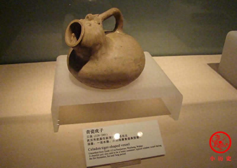 古代男子溺器照片：形状威武体现征服欲，皇宫曾专设官员管理
