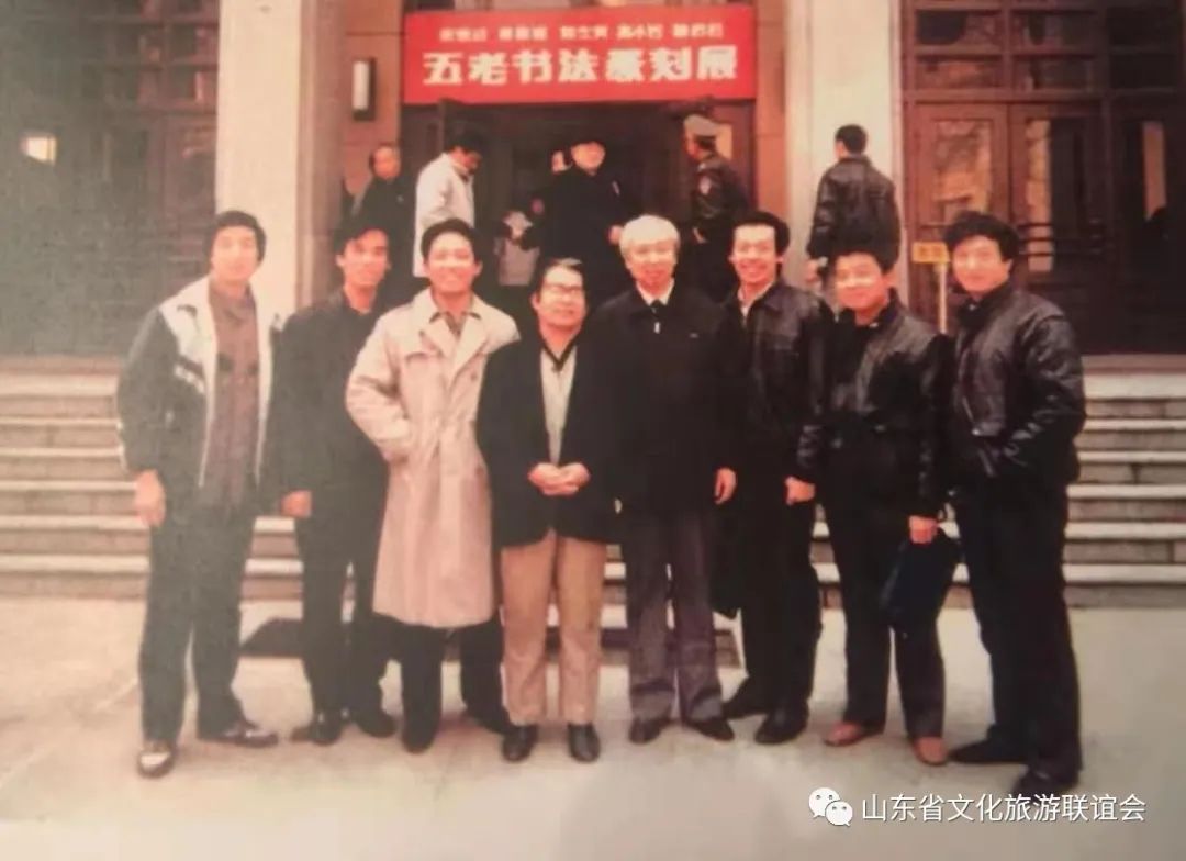 敬业乐群_敬业乐群是哪个学校的校训_敬业乐群的读音