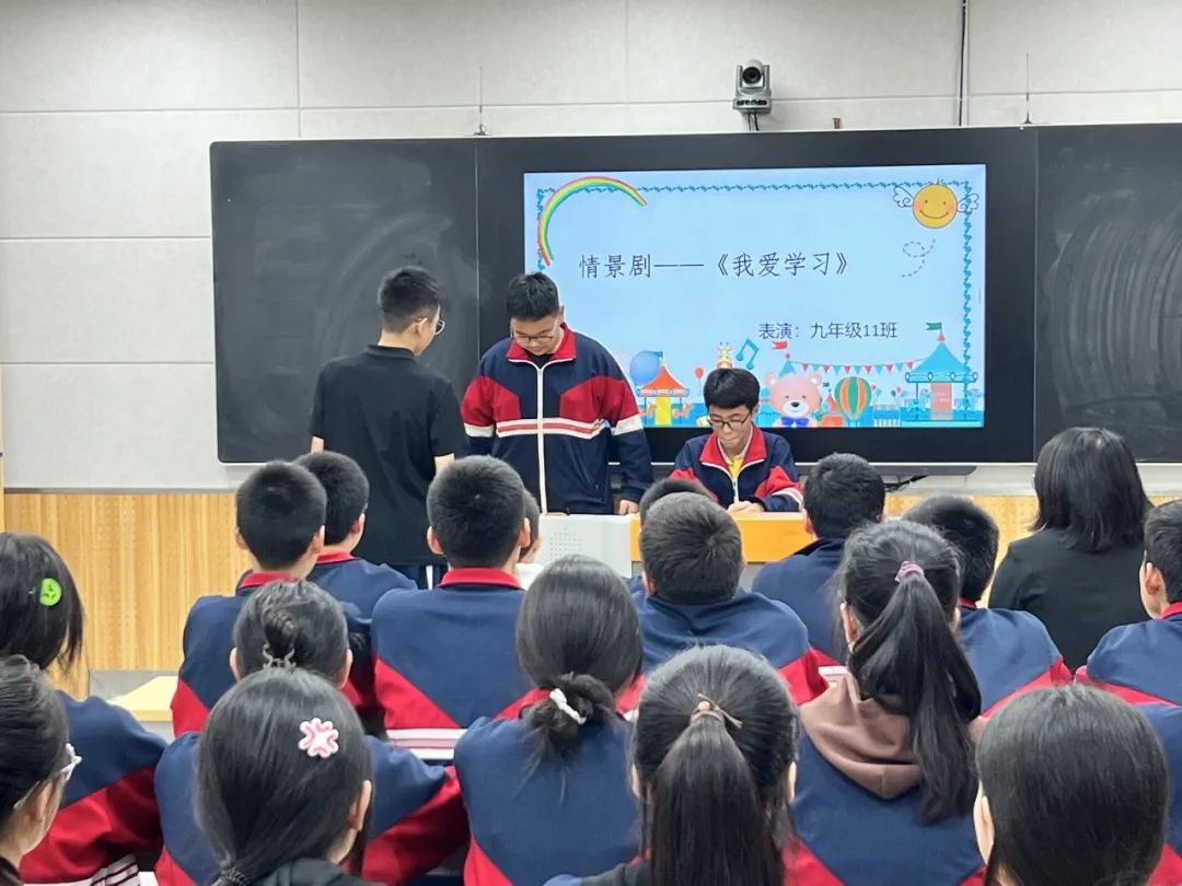 敬业乐群的读音_敬业乐群是哪个学校的校训_敬业乐群