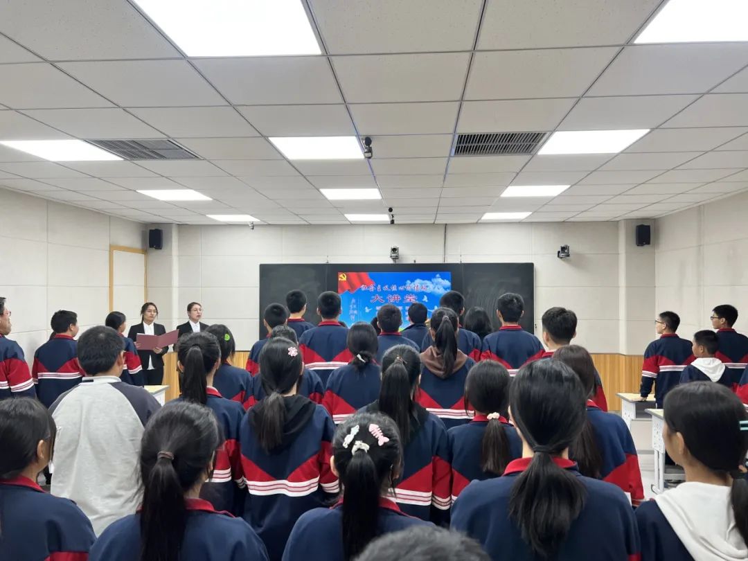 敬业乐群是哪个学校的校训_敬业乐群的读音_敬业乐群