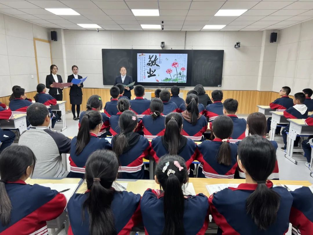 敬业乐群_敬业乐群的读音_敬业乐群是哪个学校的校训