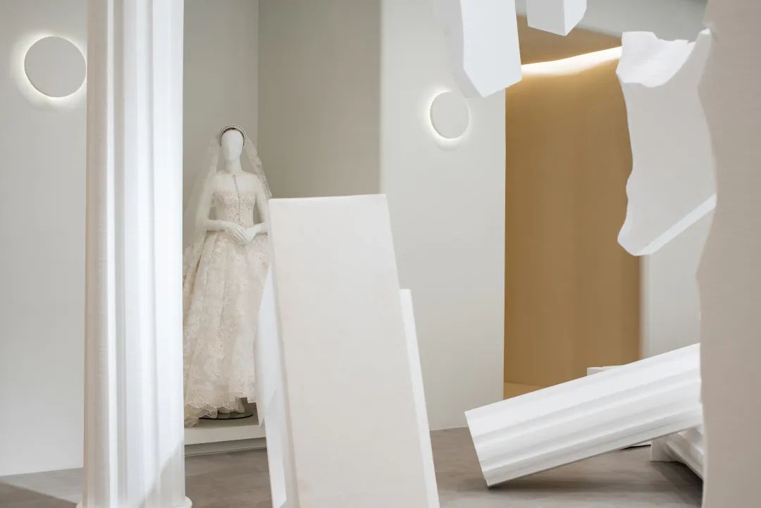 dresses翻译_dresses_dresses是什么意思