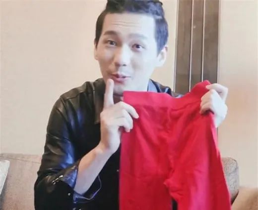 憋_憋尿快憋哭了但是不让尿_经常憋屎憋尿的危害