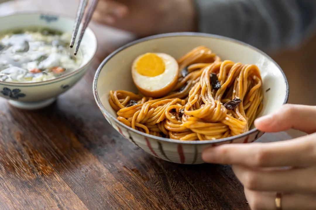 憋_憋尿快憋哭了但是不让尿_憋精憋回去了会怎么样