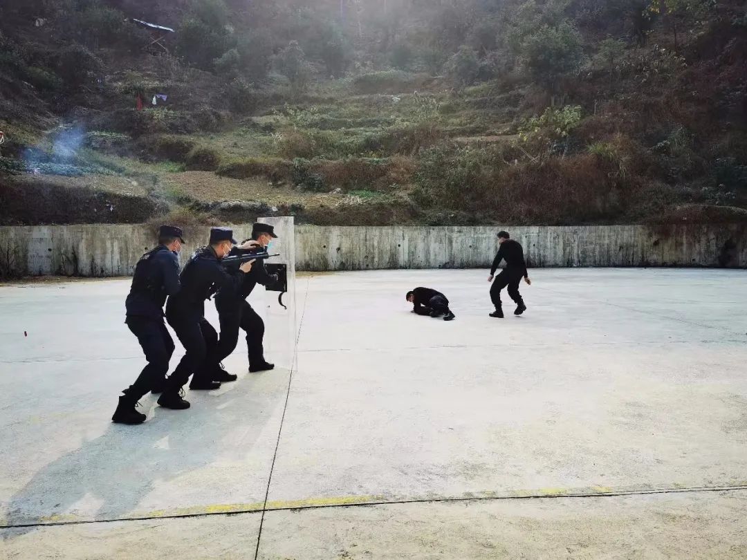 耸_耸怎么读_耸的组词