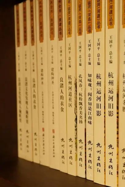 哺育_哺育之恩_哺育的意思