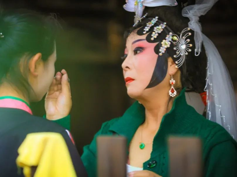 wildly_clapped_clapped怎么读英语