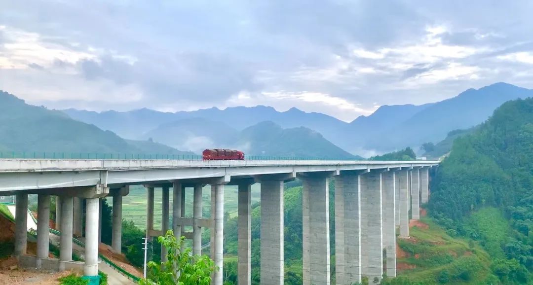 逢山开路的下一句_逢山开路的意思_逢山开路