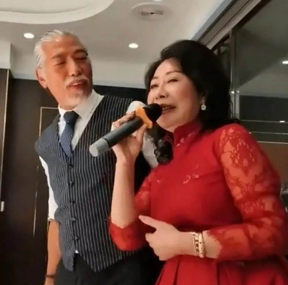 挞_挞怎么读音_光挞挞的意思