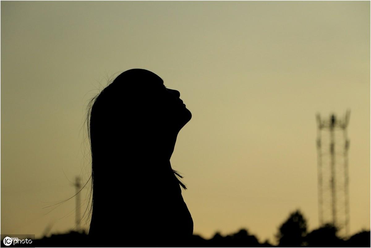 embracing翻译_minimalistic_embracing
