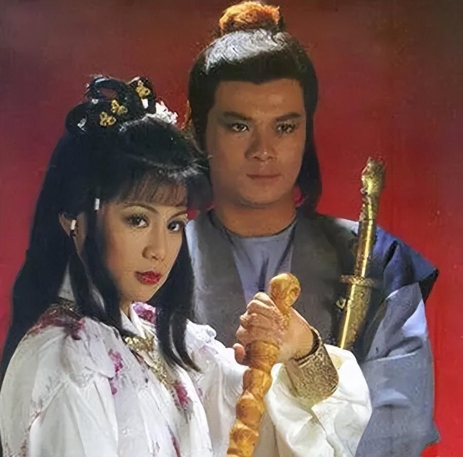 众目睽睽_目众睽睽的意思_众目睽睽的含义
