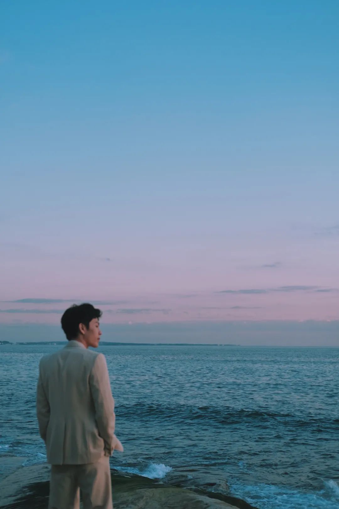 浓墨重彩什么意思_浓墨重彩的一笔的意思_浓墨重彩