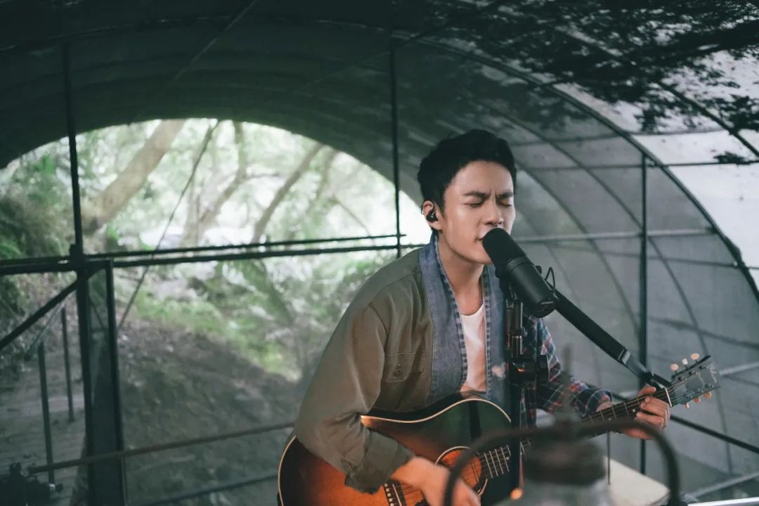 浓墨重彩_浓墨重彩什么意思_浓墨重彩的一笔的意思
