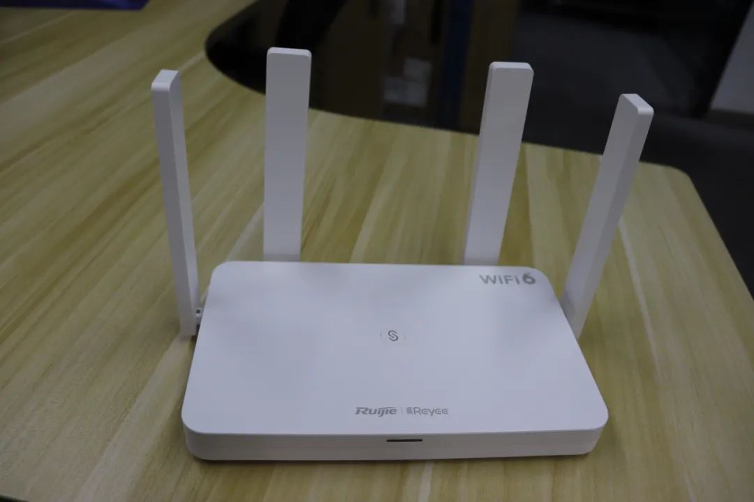 路由器当交换机用_简单介绍交换机路由器的作用_交换机+路由器