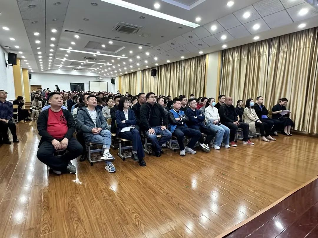 潜滋暗长是成语吗_潜滋暗长_潜滋暗长滋的意思