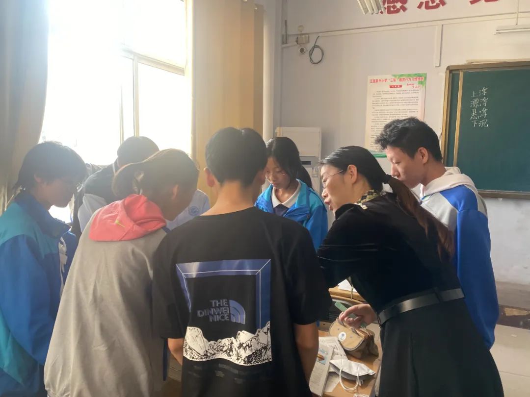莲实_莲实克蕾儿安达亚美_如月车站莲实回来了吗