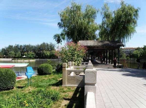 西海子公园_西海子公园的桥叫什么_西海子公园几个门