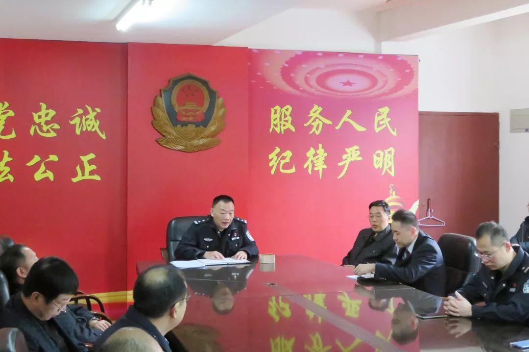 牢头狱霸的定义_牢头_少年包青天牢头