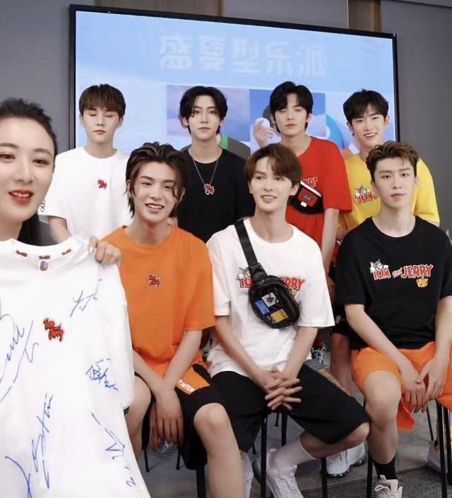 吊车尾_尾吊车的参数表_尾吊车图片