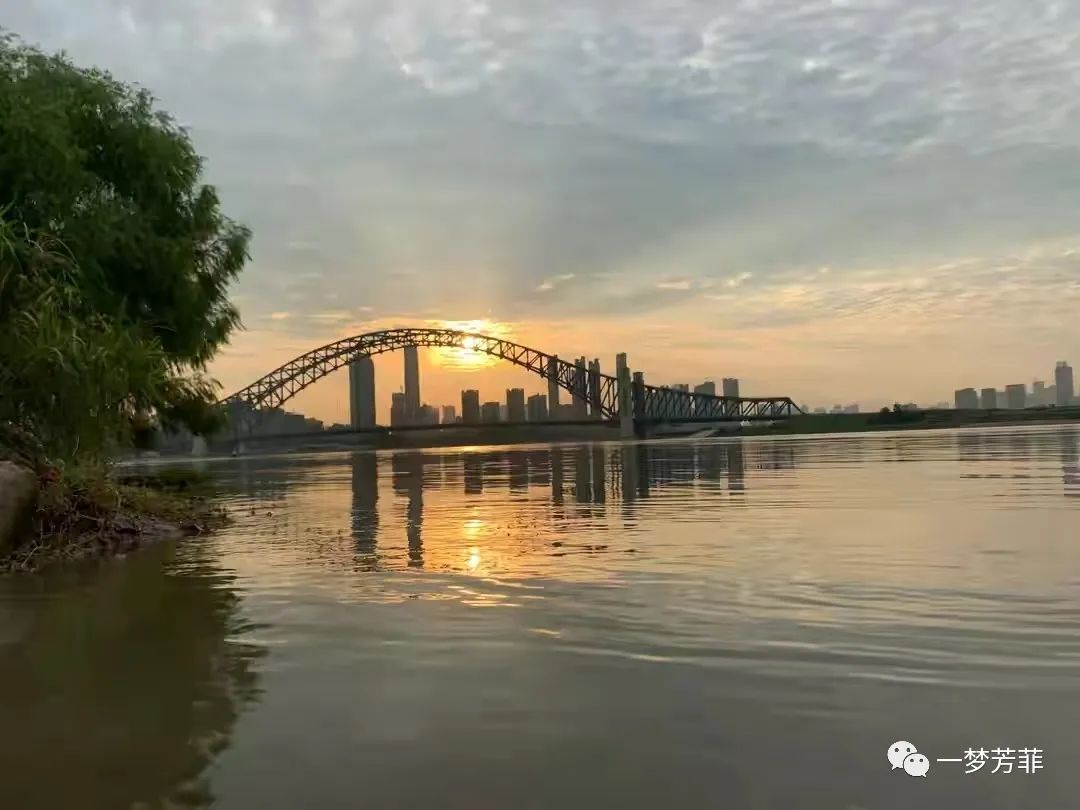 红尘紫陌拂面来_红尘紫陌什么意思_紫陌红尘