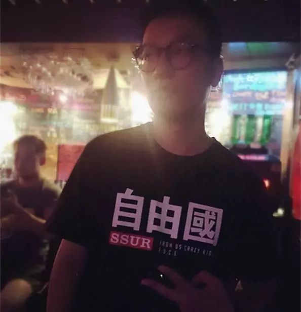咆哮的咆怎么组词和组词的意思_咆的拼音_咆