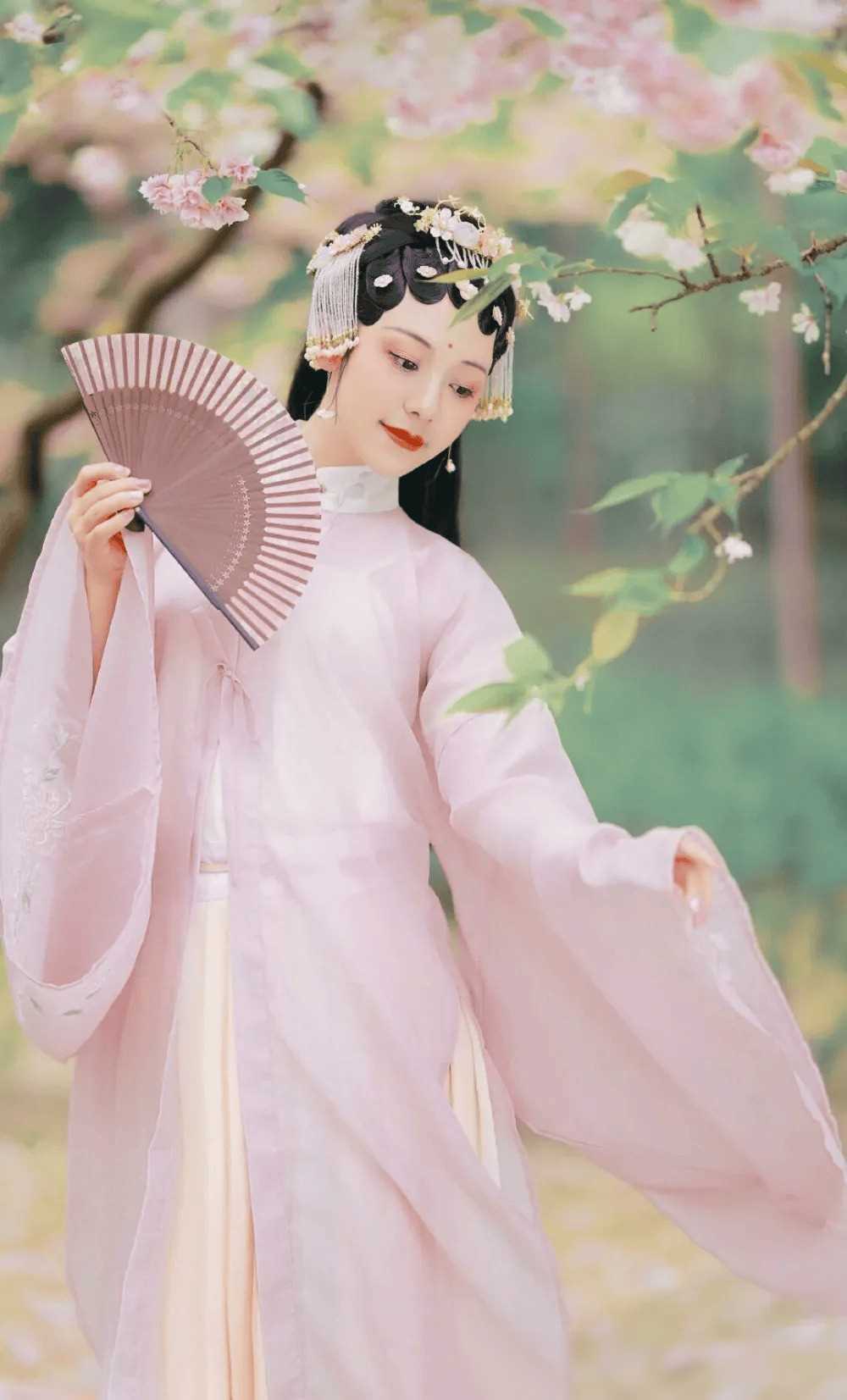 勉强的笑讥讽的笑_笑_笑组词