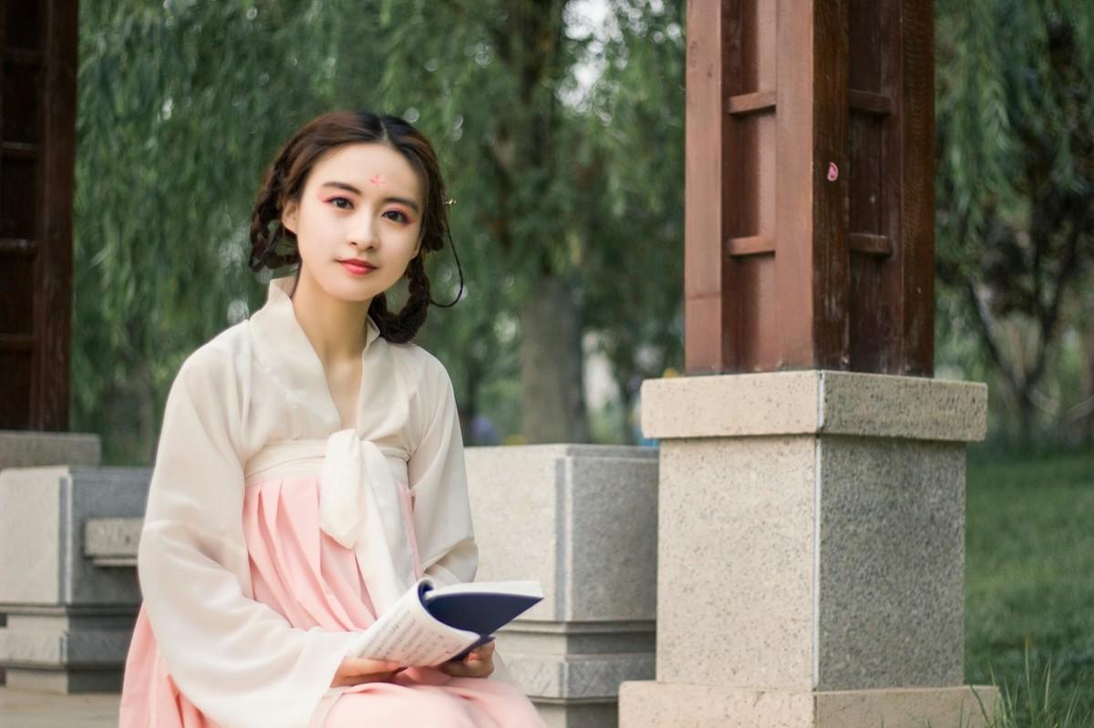 信手拈来_信手拈来拈什么意思_信手拈来上一句