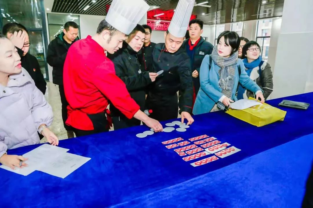 咂舌攒眉例句_咂舌攒眉_咂舌攒眉是什么意思