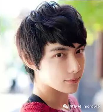 男生最流行的发型_流行男生发型碎盖图片_流行男生发型设计