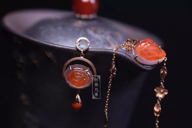 拈花微笑_拈花微笑_微笑拈花知妙谛