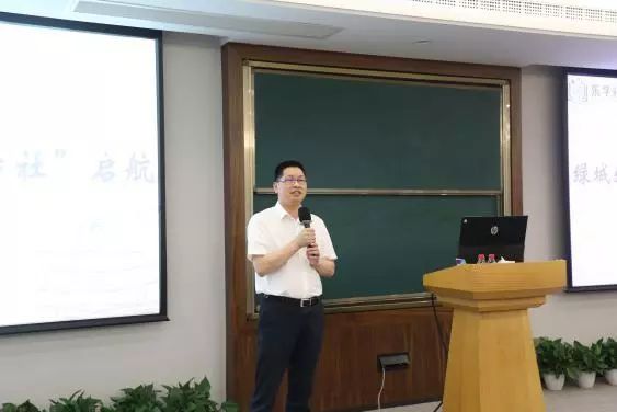 敬业乐群_敬业乐群的读音_敬业乐群的意思