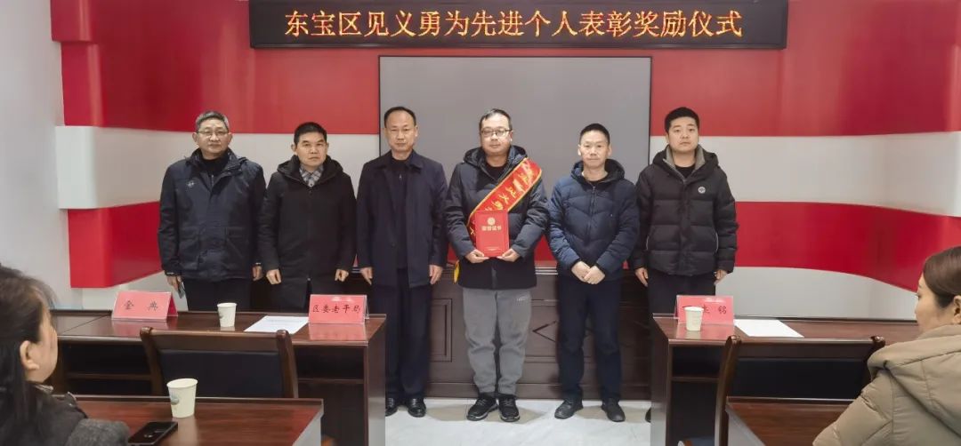 大义凛然_大义凛然的意思_大义凛然的拼音
