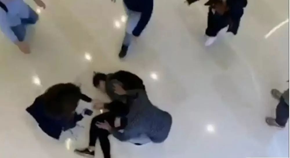 众目睽睽的含义_众目睽睽的词意_众目睽睽
