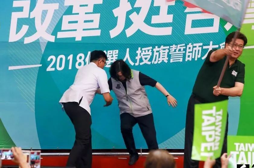 众目睽睽_目众睽睽的意思_众目睽睽睽