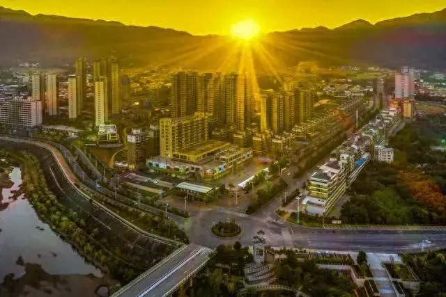 欺下瞒上是成语吗_欺上瞒下_欺下瞒上还是欺上瞒下