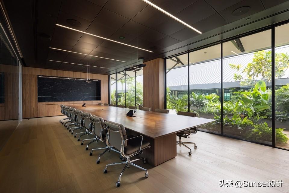 centred_centre的adj_centre的中文翻译