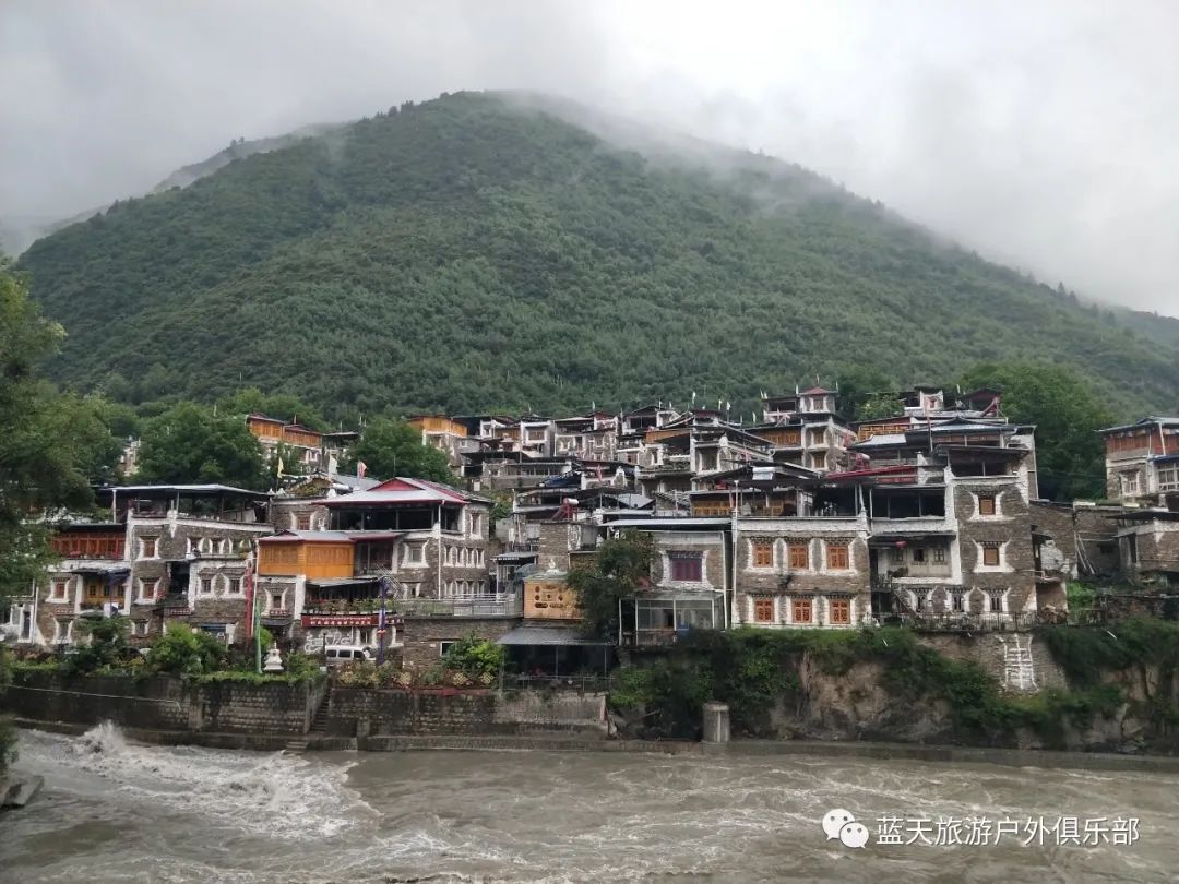 蓝天旅游官网_蓝天旅游景区有几个_蓝天旅游