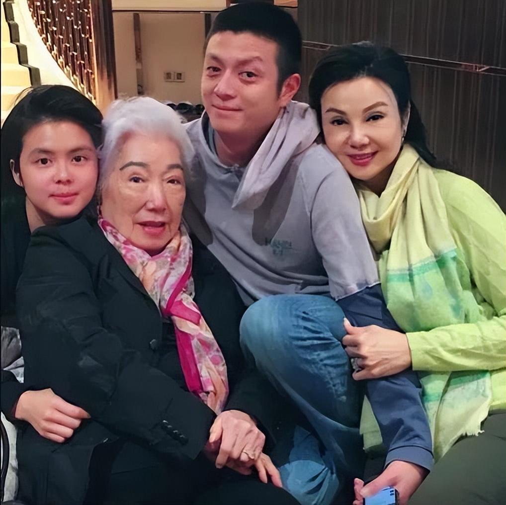 林爱儿为什么改名_林爱儿与何超盈_林爱儿