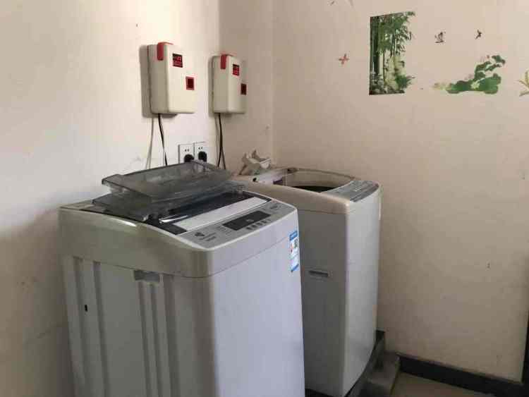 伸手可见五指_伸手见五指是什么意思_伸手不见五指