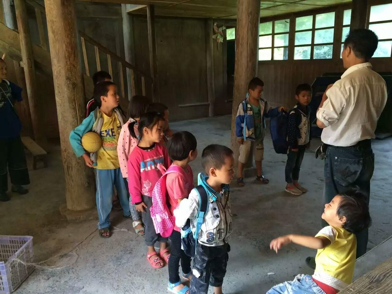 伸五指打一数字_伸手见五指是什么意思_伸手不见五指