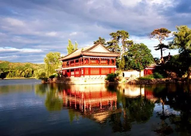 每月份适合旅游的地方_8月份适合去哪里旅游_月份旅游适合去哪里旅游