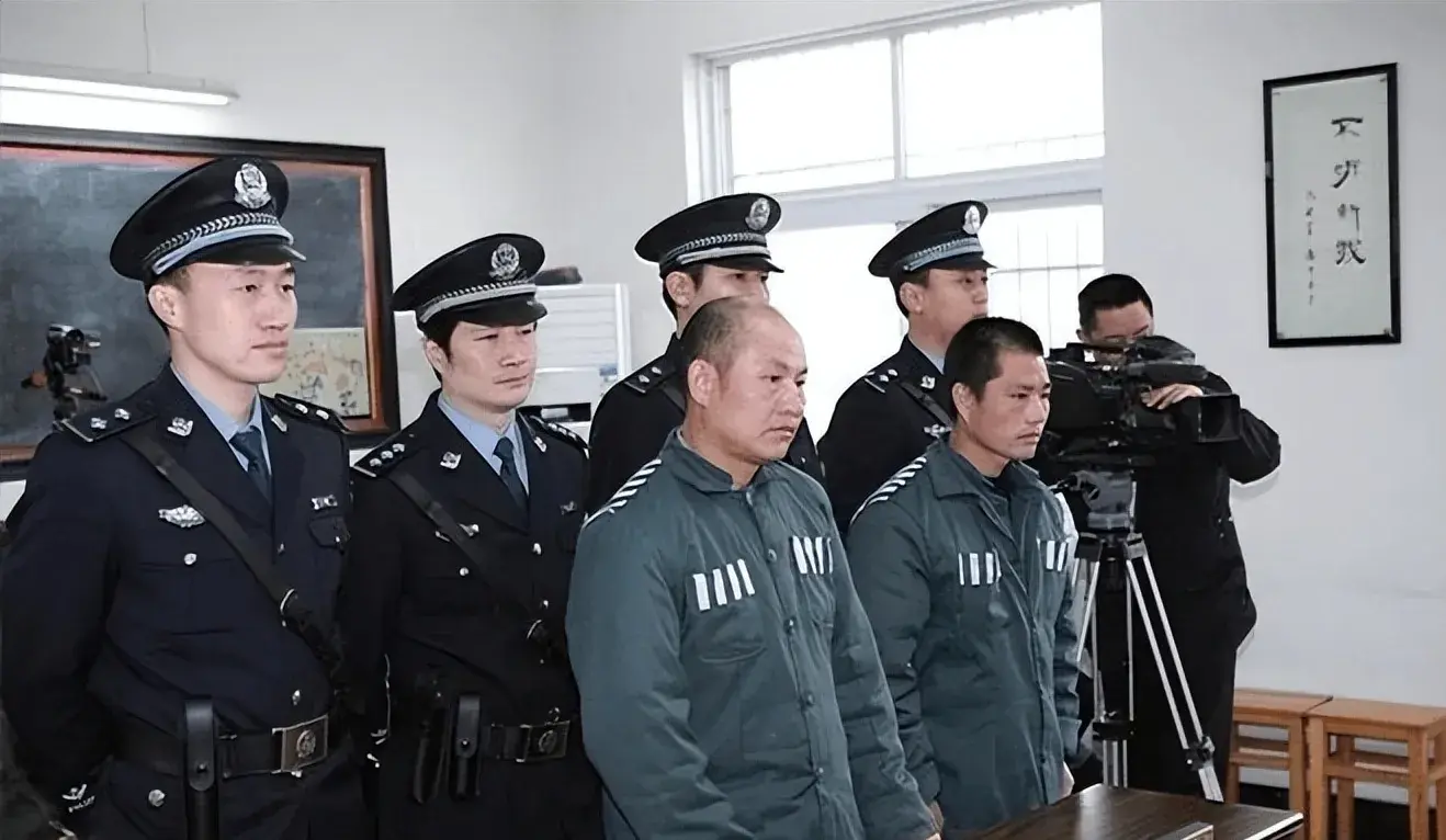 牢头打板子_牢头狱霸的定义_牢头