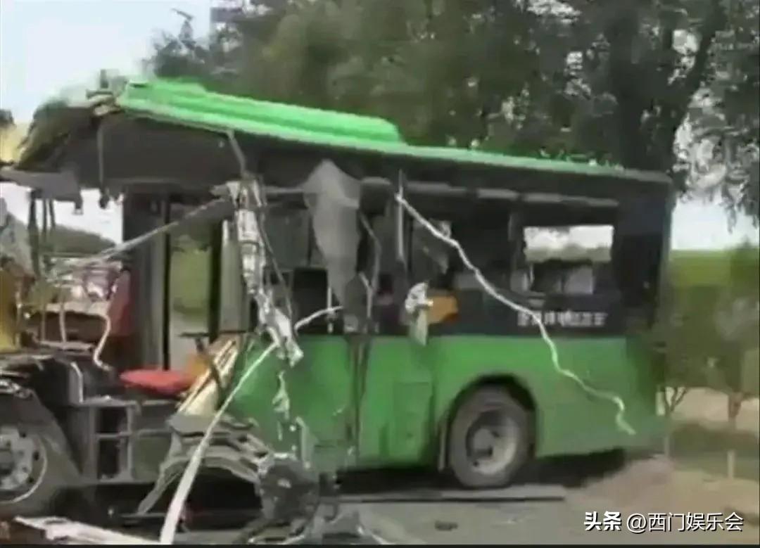 惨烈车祸现场照片_惨烈车祸图片_惨烈