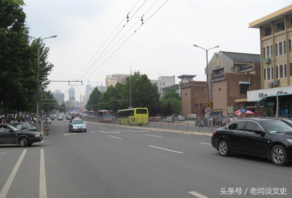 马路柏油铺设_马路柏油怎么才洗的掉_柏油马路